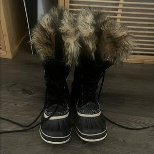 2️⃣for30 Sorel Women’s Faux Fue Snow Winter Lace Up Boots US 7 Black Suede